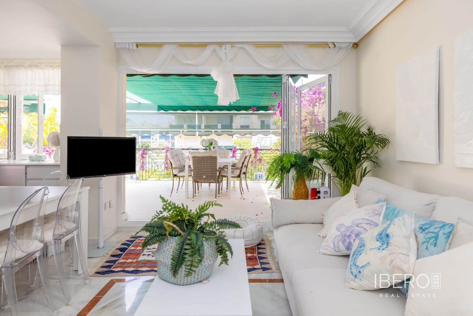 Zrekonstruovaný apartmán se 2 ložnicemi, Nueva Andalucía