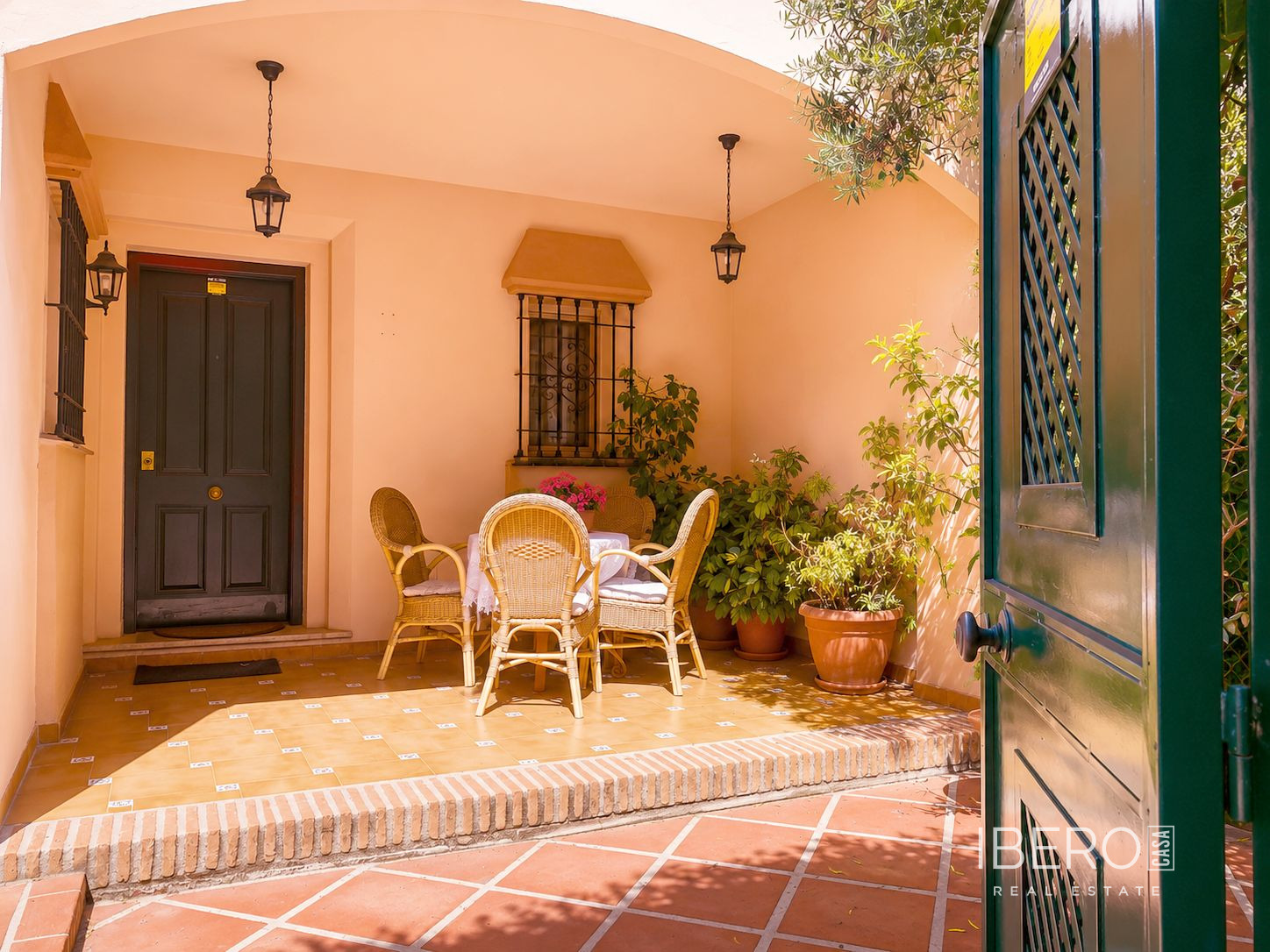 Casa a reformar de 4 dormitorios con vistas al golf, Guadalmina Alta