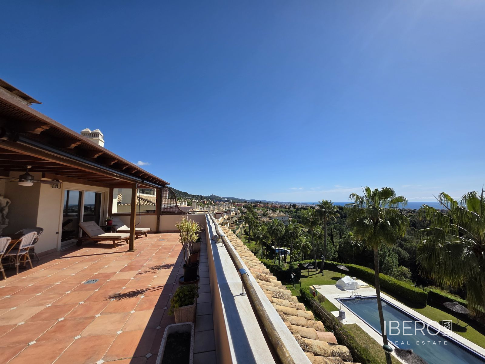 Renovated 4-bedroom apartment with sea view, Sierra Blanca