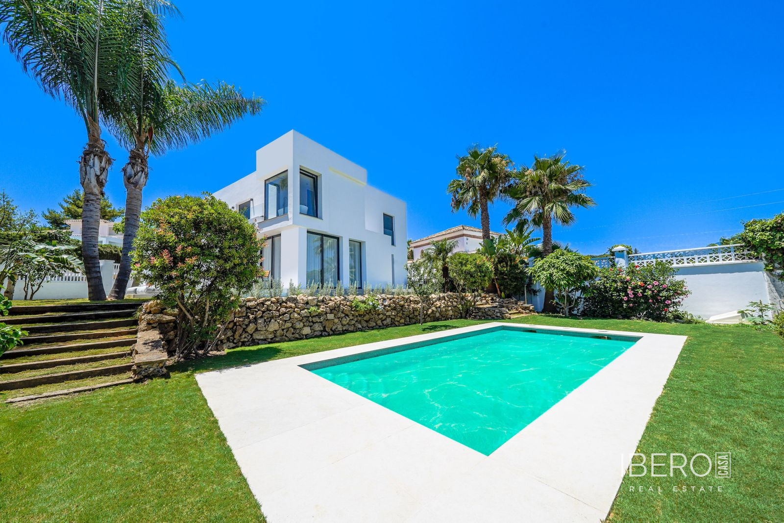 Zrekonstruovaný dům s 5 ložnicemi kousek od mariny, Nueva Andalucía