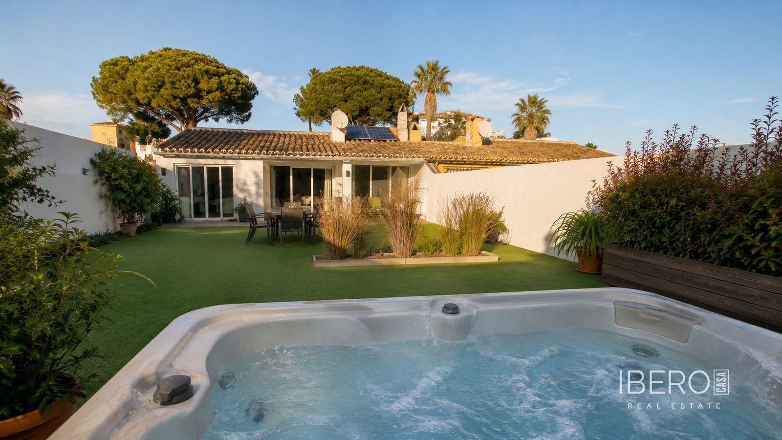 Casa de 3 dormitorios con vistas al mar, Calahonda