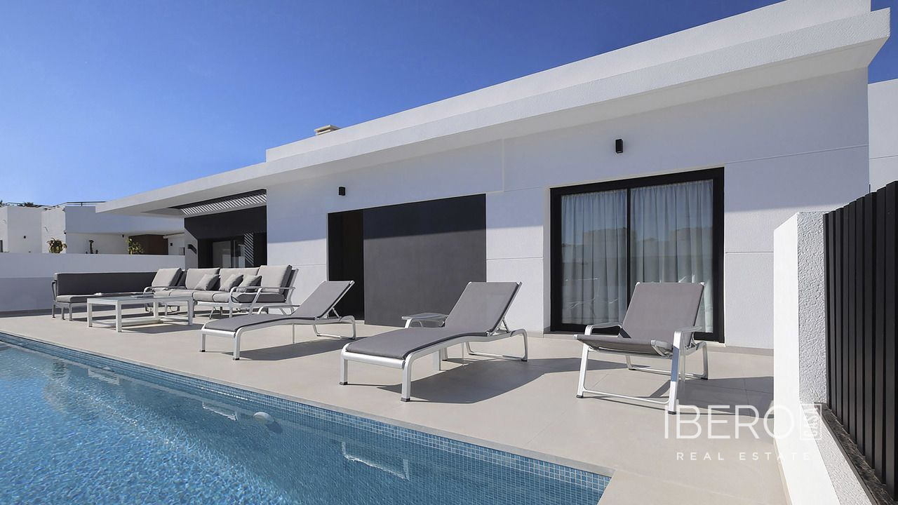 4-bedroom house, Dona Pepa