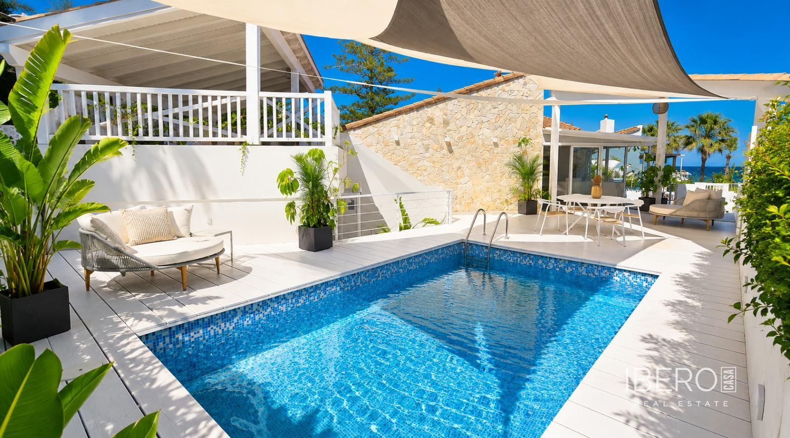 Zrekonstruovaný dům se 3 ložnicemi a výhledem na moře, Estepona