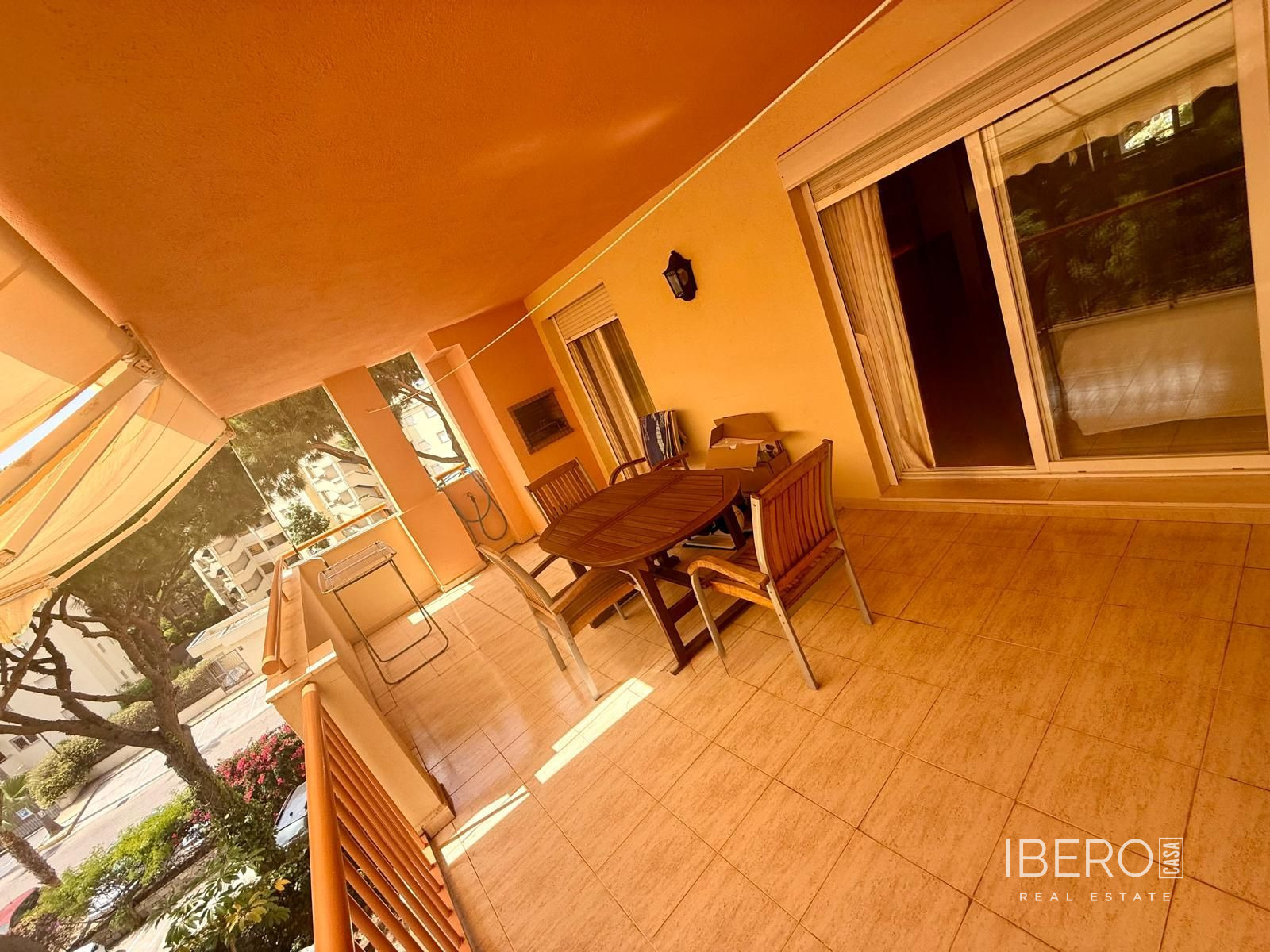 Apartamento de 2 dormitorios cerca del mar, Calahonda