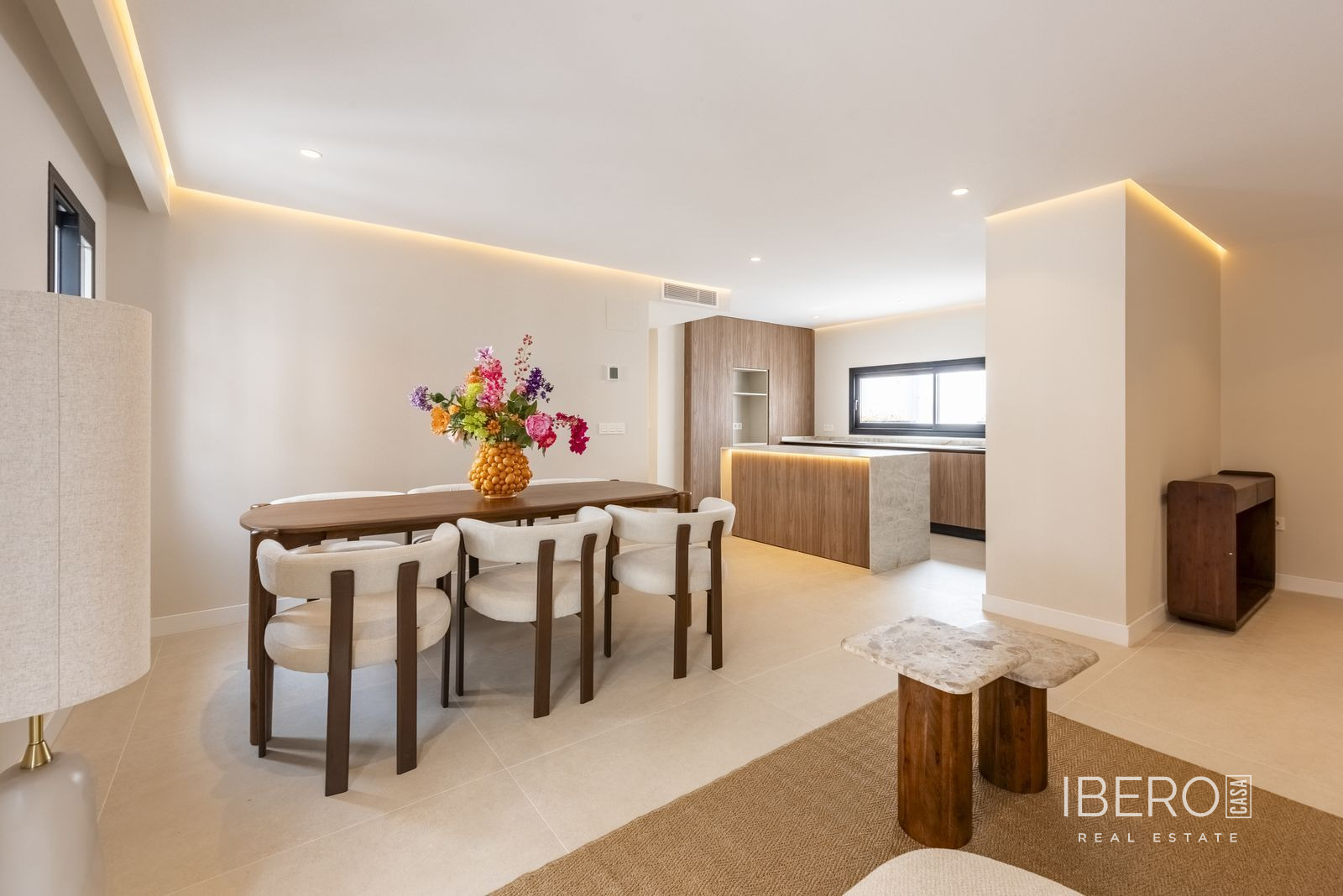 Zrekonstruovaný apartmán se 4 ložnicemi kousek od moře, Estepona