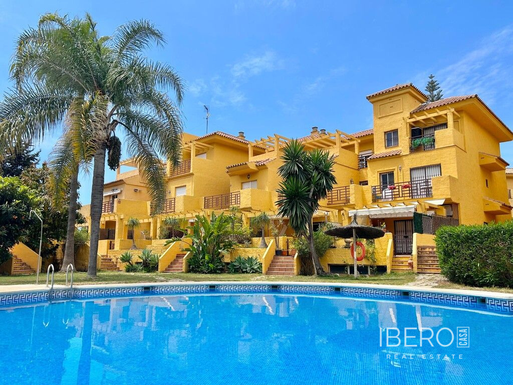 Dům se 4 ložnicemi kousek od moře, Estepona