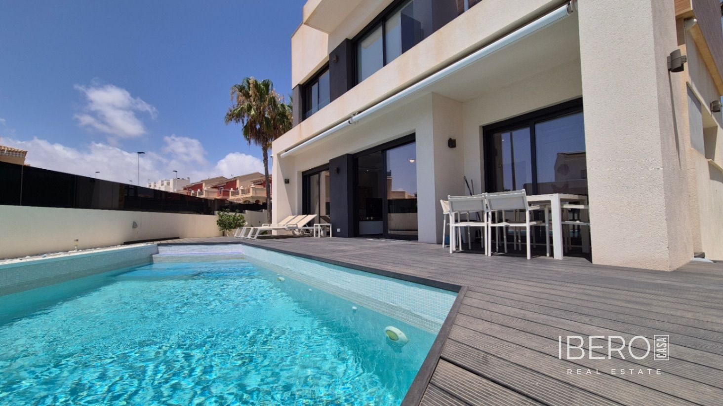 Dům se 4 ložnicemi kousek od moře, Torrevieja