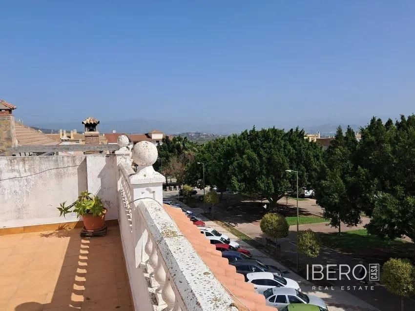 Apartamento a reformar de 5 dormitorios, Alhaurín de la Torre