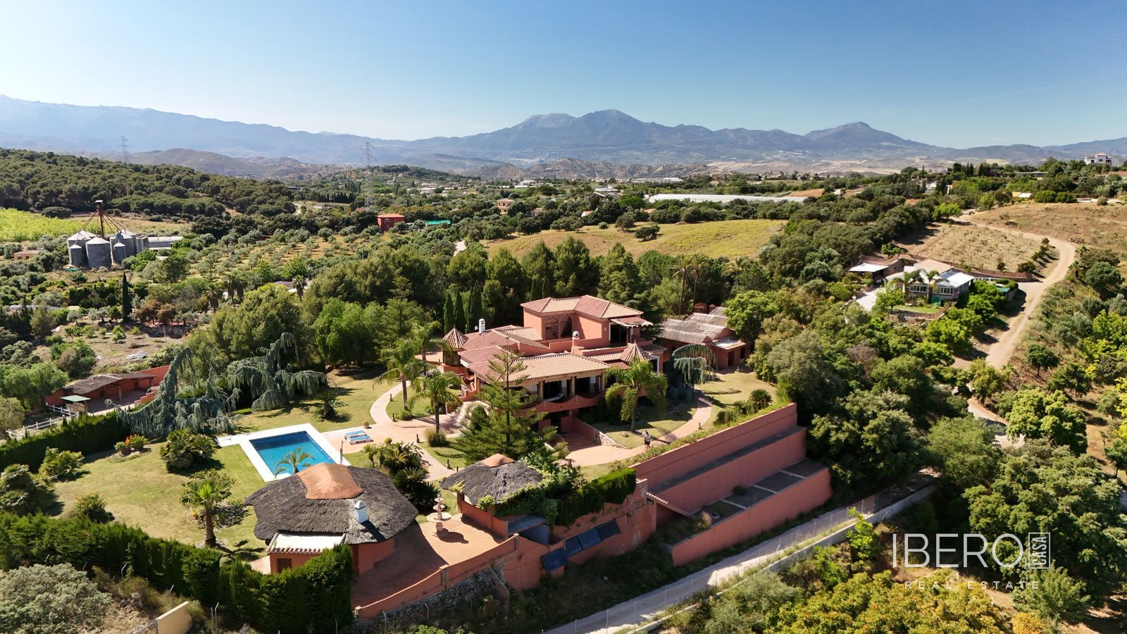 Casa de 8 dormitorios con vistas panorámicas, Coín