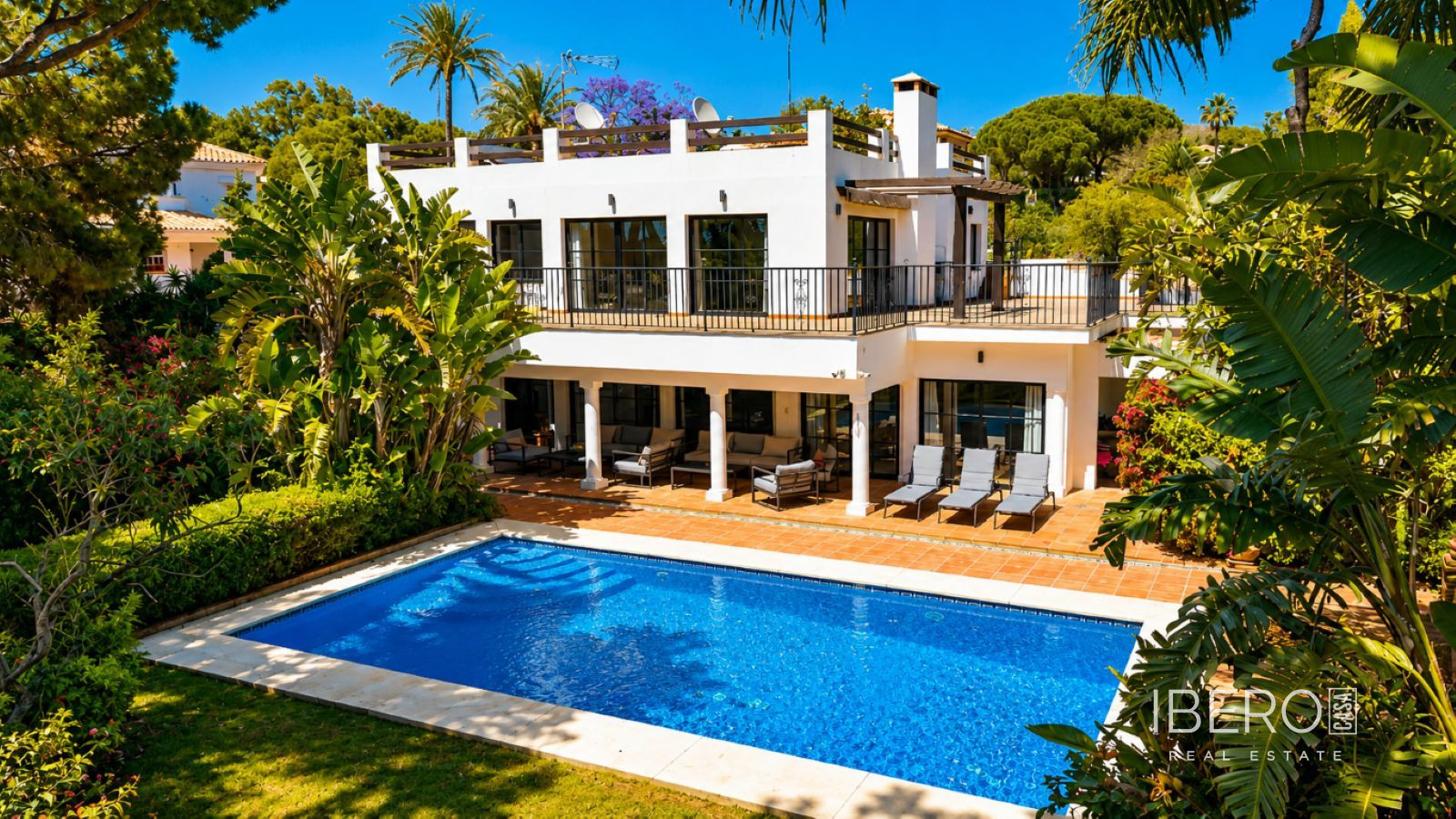 Casa reformada de 6 dormitorios con vistas al mar, Hacienda Las Chapas