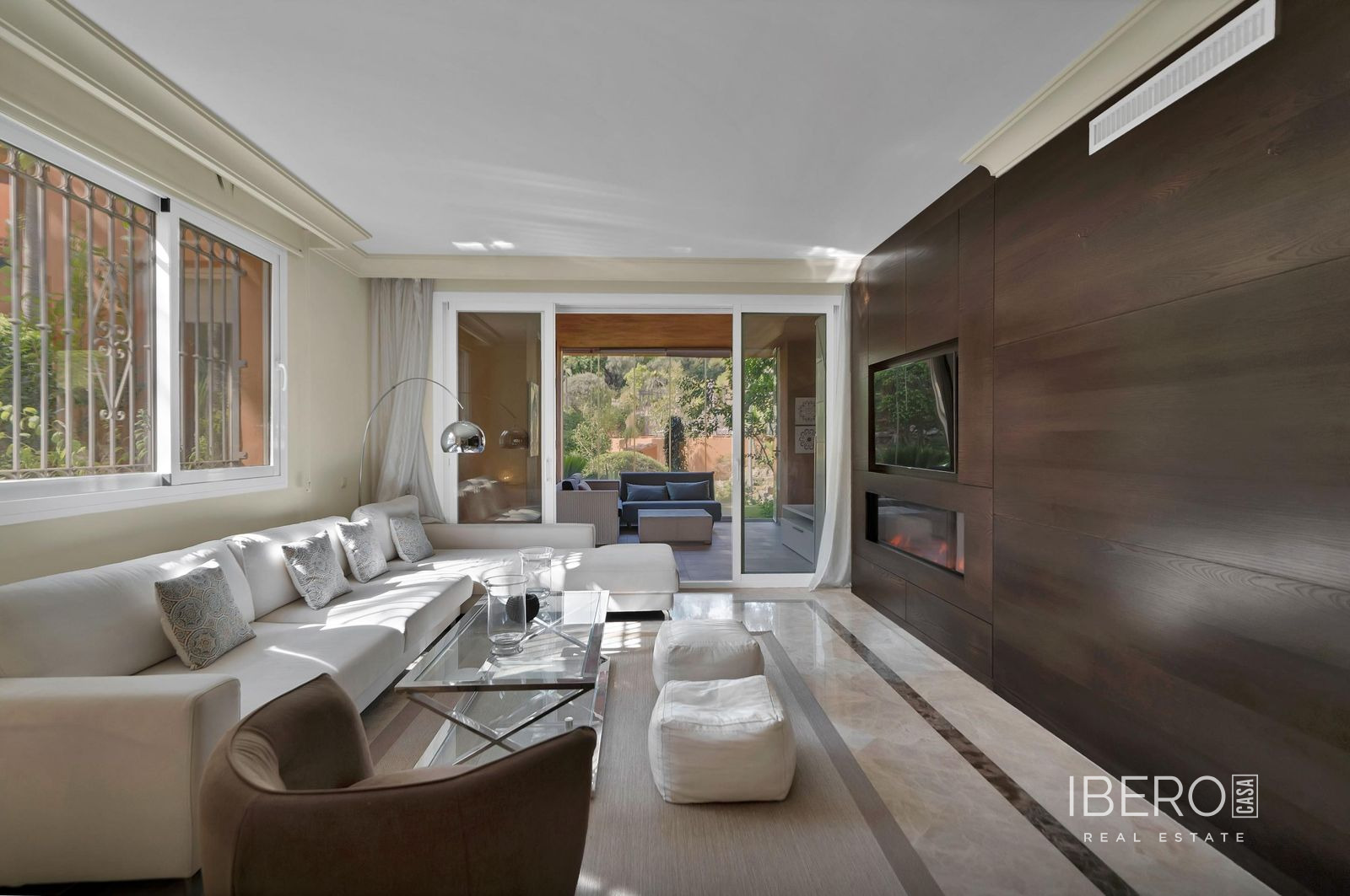 Apartmán se 3 ložnicemi a krbem, Marbella
