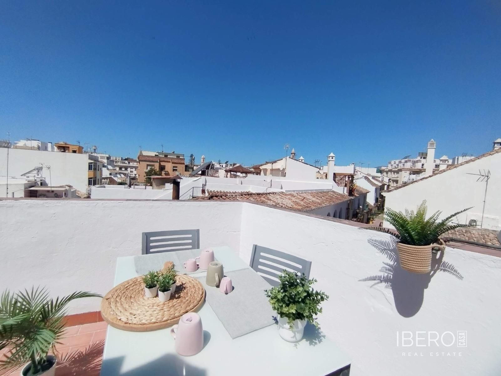 Zrekonstruovaný dům se 2 ložnicemi kousek od mariny, Estepona