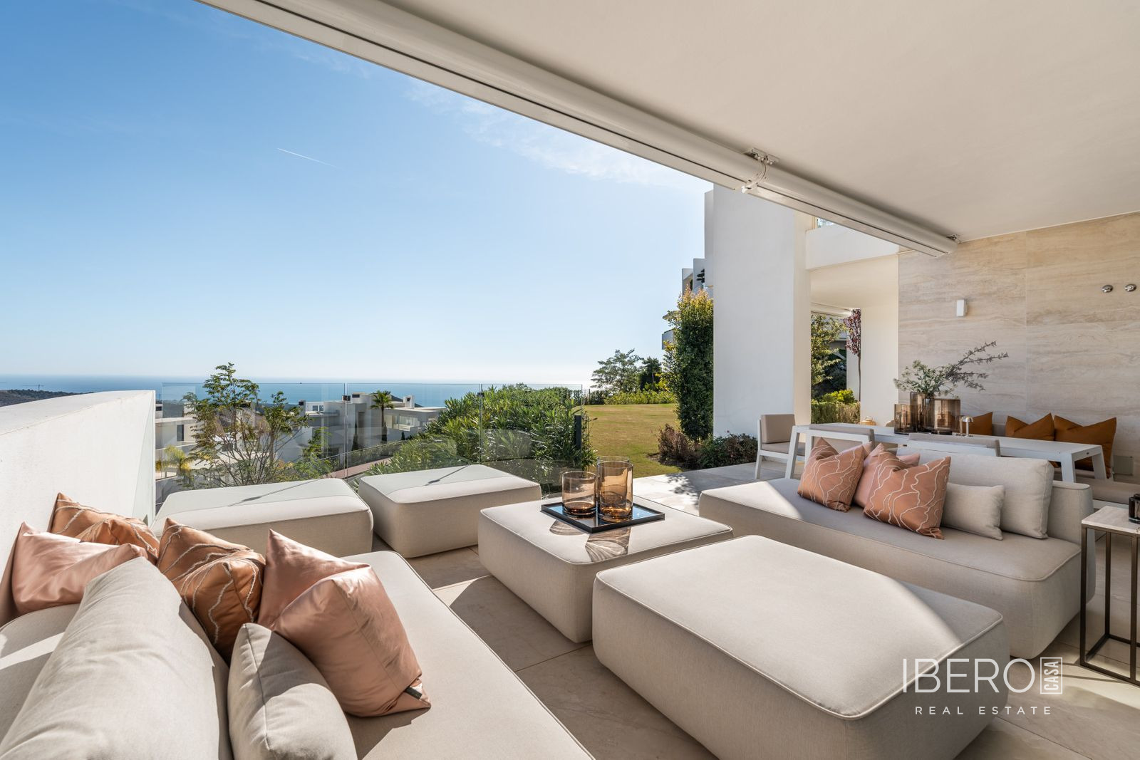 Apartamento de 3 dormitorios con vistas al mar, Ojén