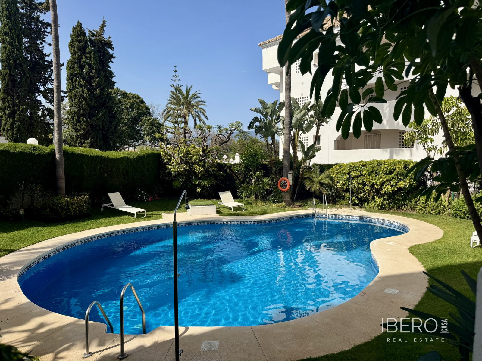 Původní apartmán se 4 ložnicemi a výhledem na golf, Guadalmina Baja