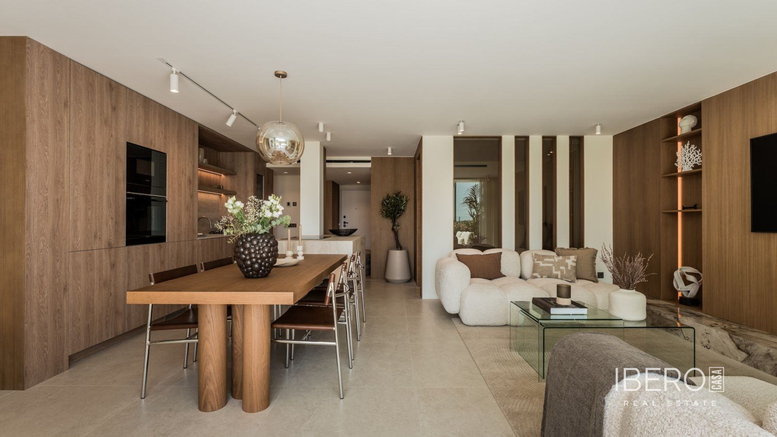 Renovated 4-bedroom apartment with sea view, Aloha