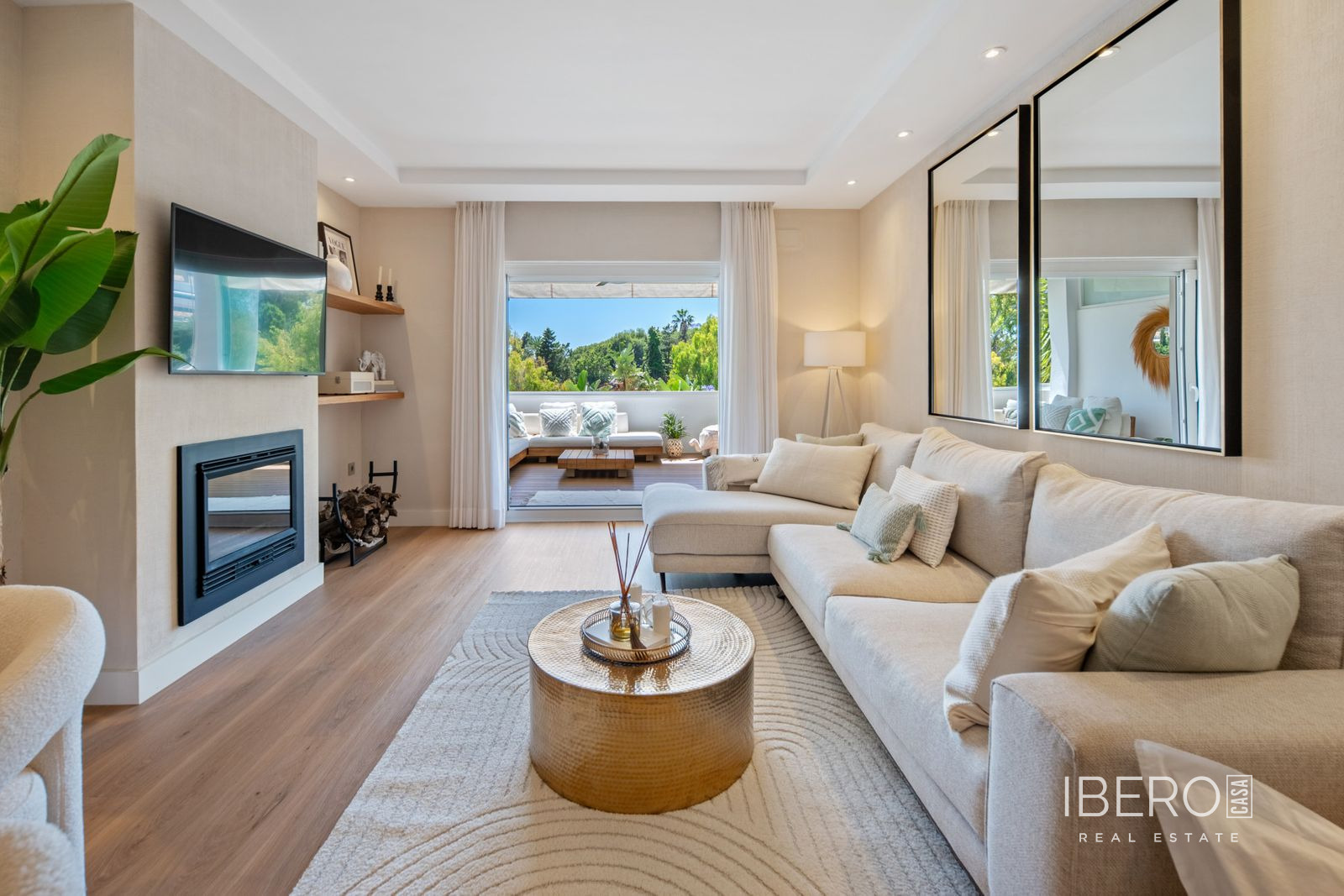 Renovated 2-bedroom apartment with sea view, The Golden Mile