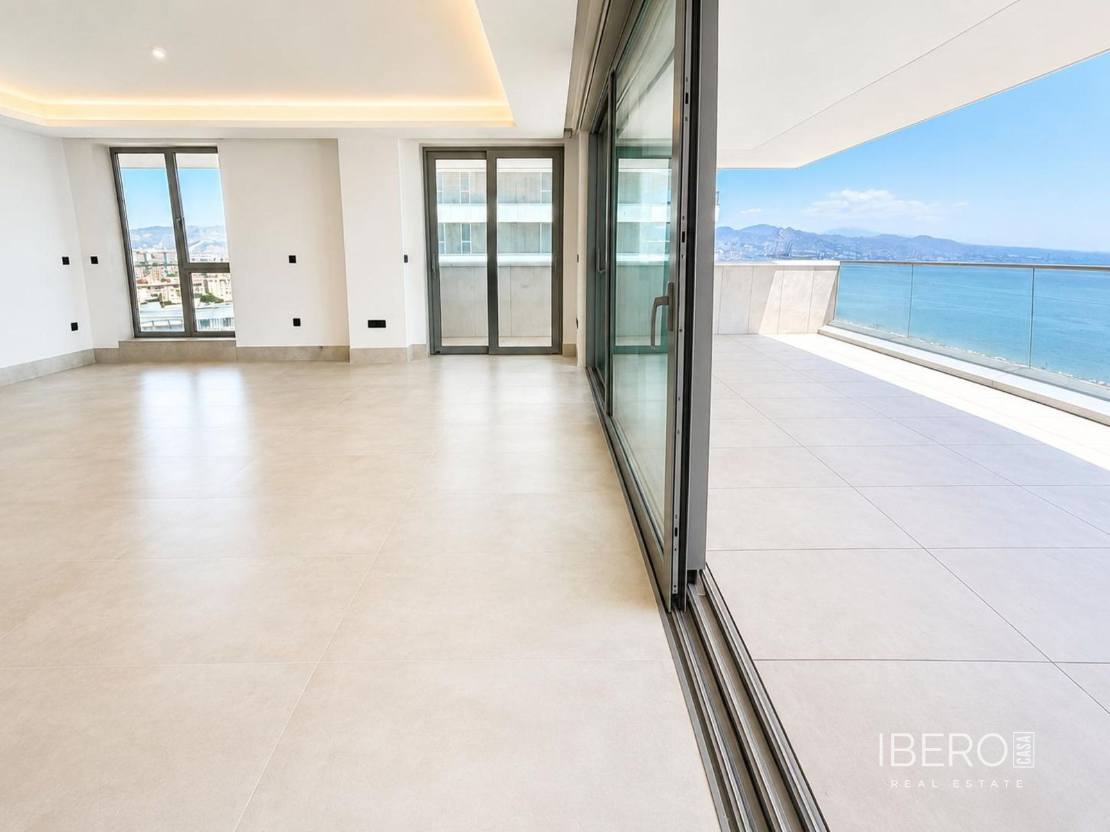 Apartmán se 4 ložnicemi a výhledem na moře, Málaga