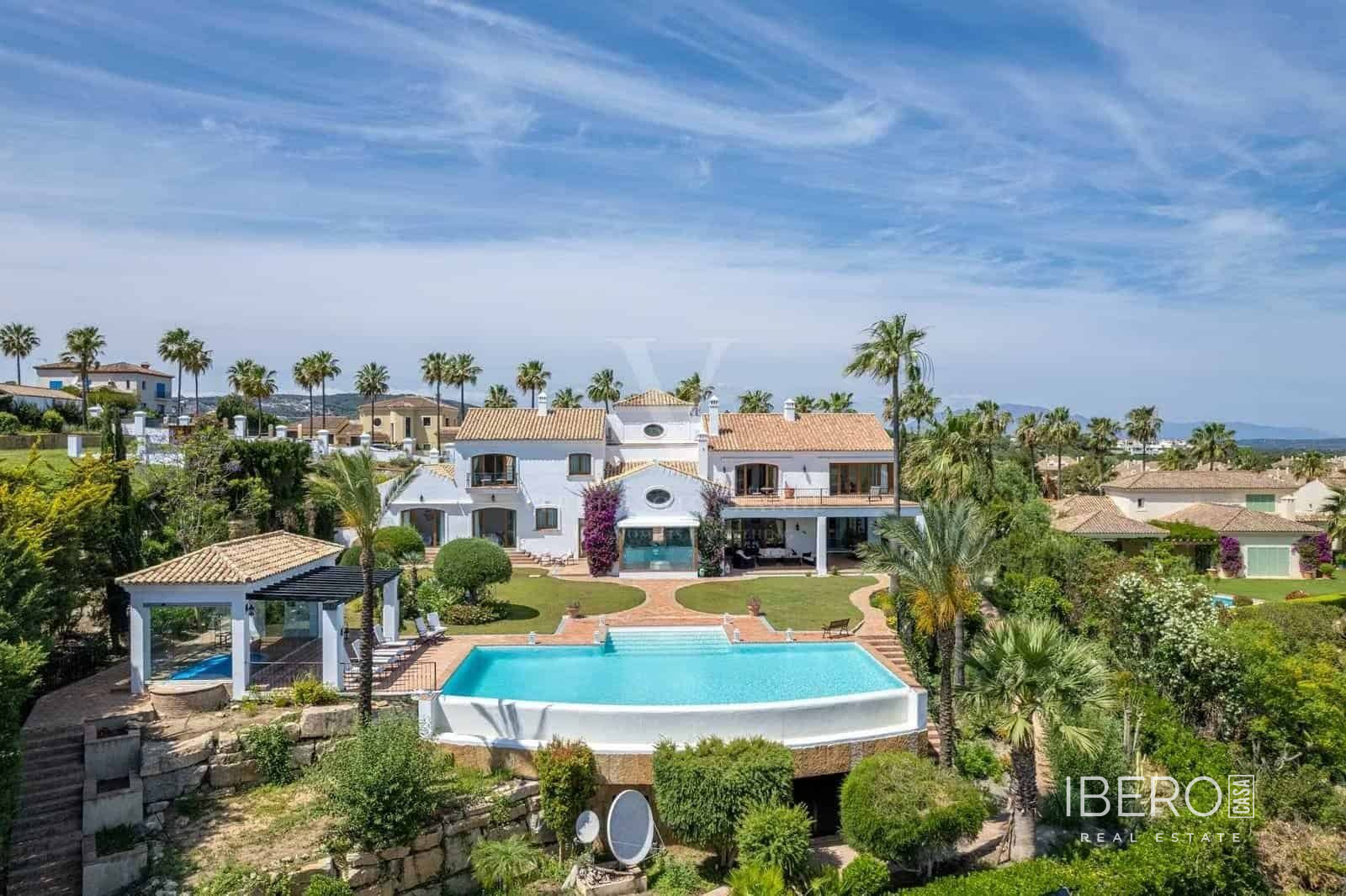 Zrekonstruovaný dům se 7 ložnicemi a výhledem na moře, Sotogrande Alto