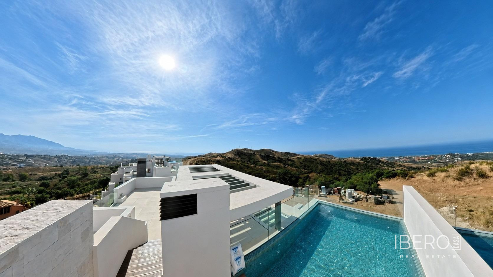 Apartamento de obra nueva de 110 m² con vistas al mar, Ojen