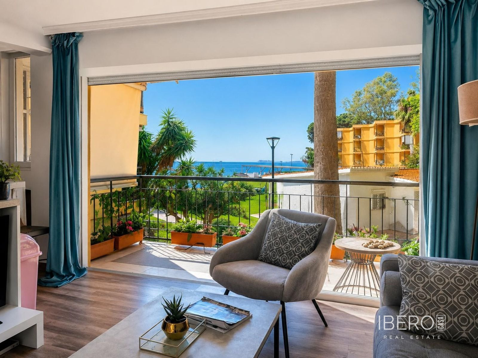 Zrekonstruovaný apartmán se 3 ložnicemi a výhledem na moře, Estepona