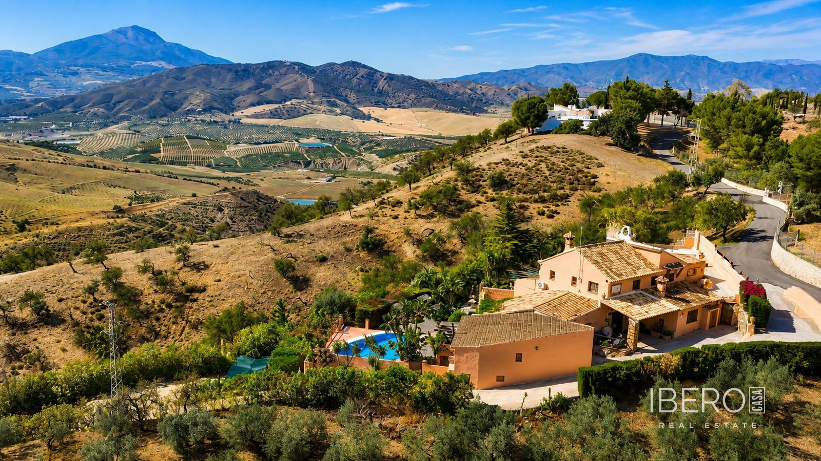 8-bedroom house with mountain views, Cártama