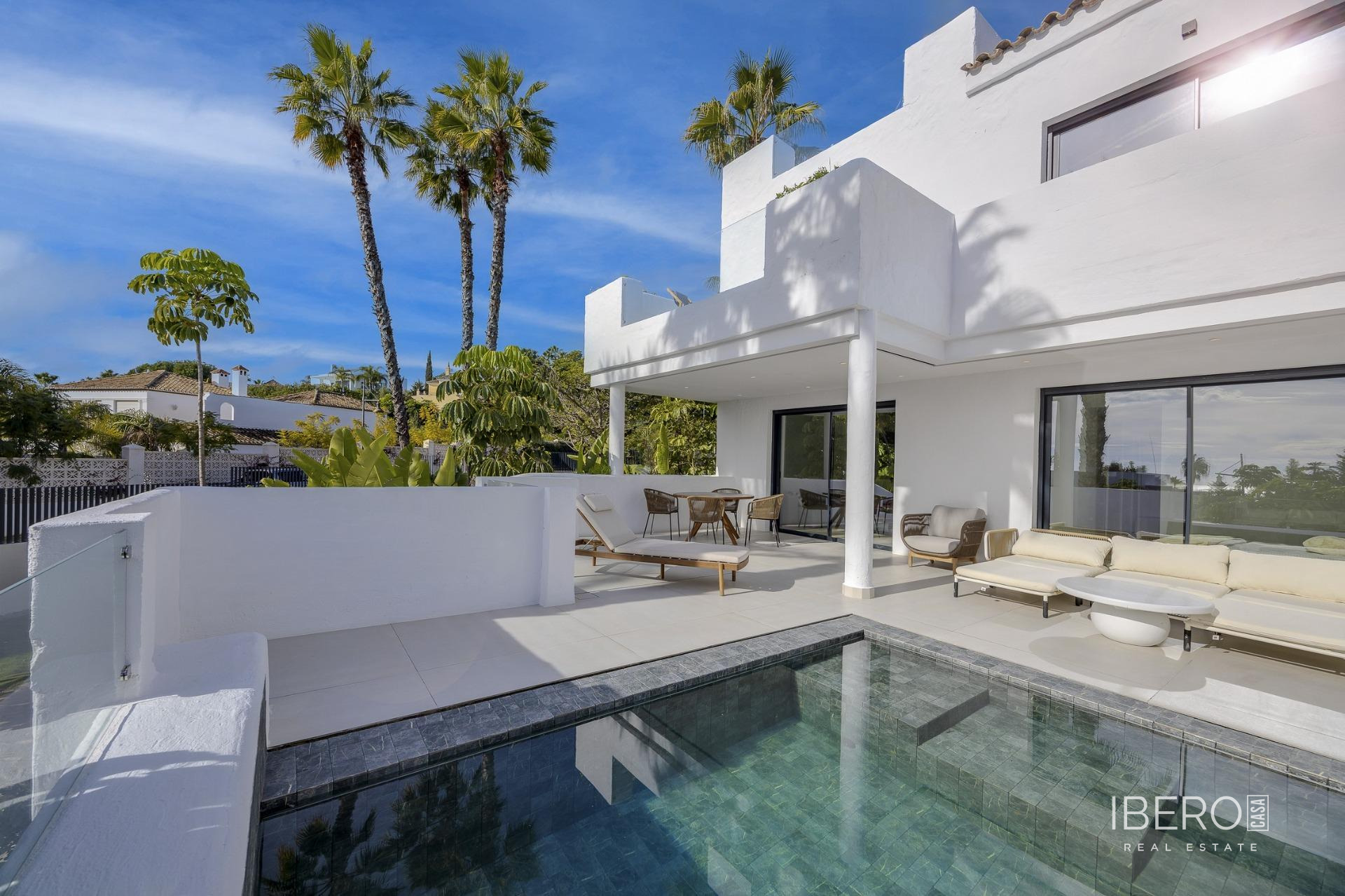 Rozestavěný apartmán se 4 ložnicemi kousek od moře, Estepona