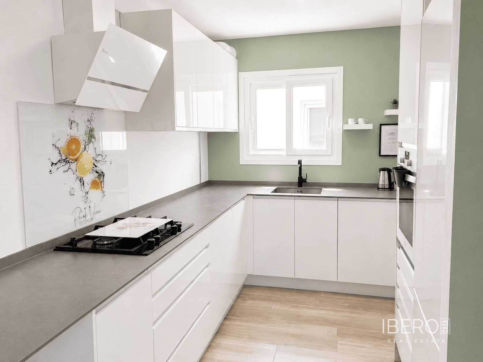 Zrekonstruovaný apartmán se 3 ložnicemi kousek od moře, Estepona