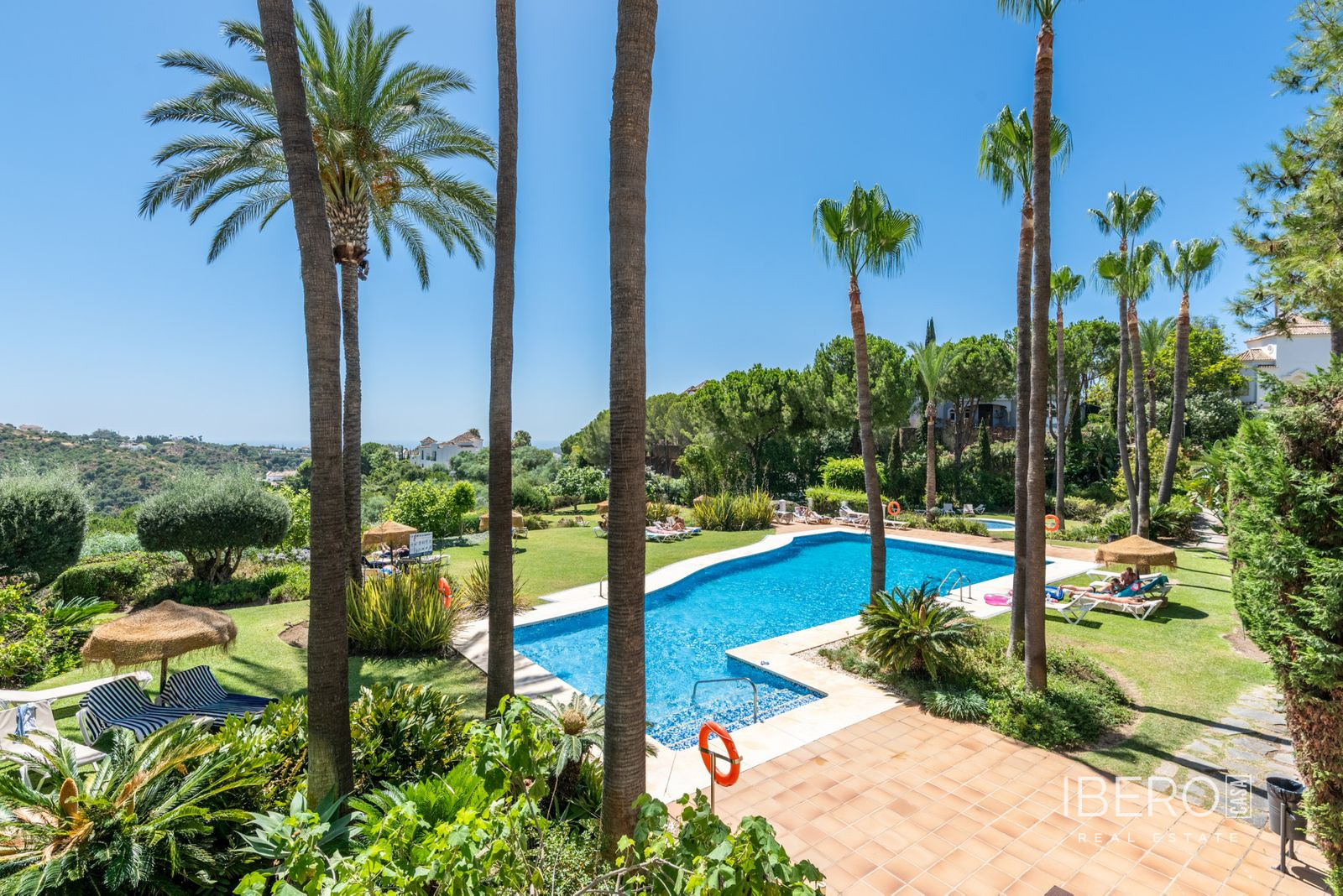 Apartamento de 2 dormitorios con vistas al mar, Benahavís