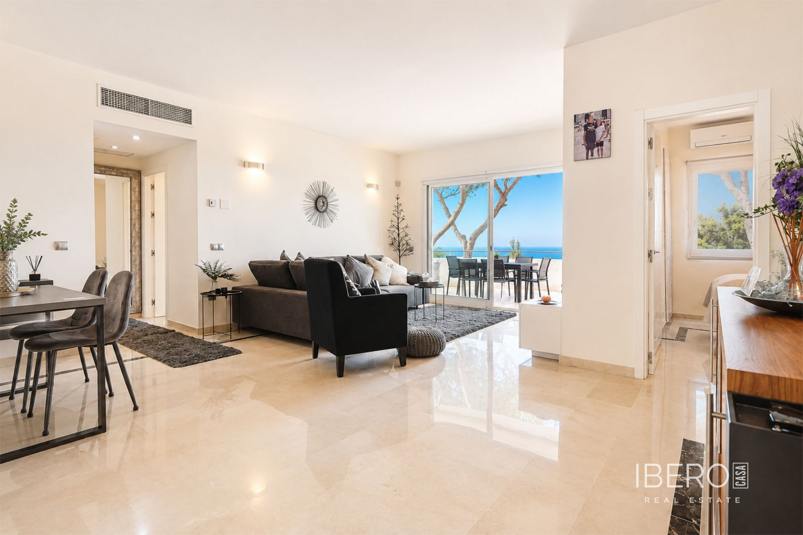 Apartamento reformado de 3 dormitorios con vistas al mar, Cabopino