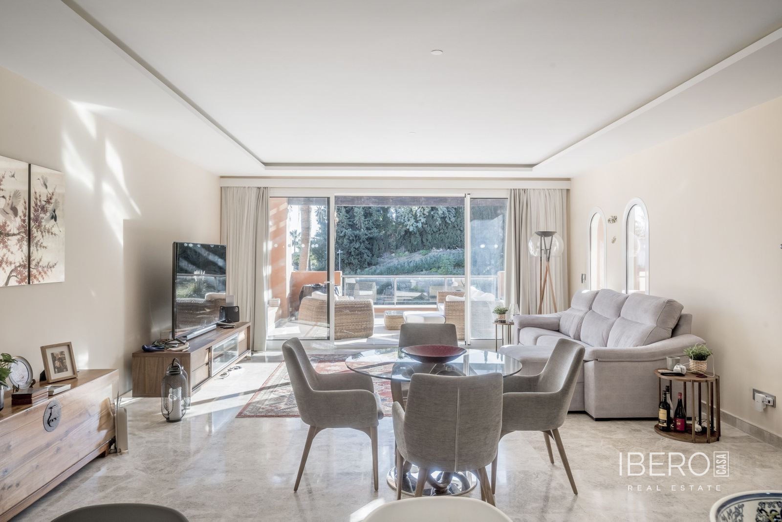 Apartamento de 3 dormitorios con vistas al mar, Nueva Andalucía