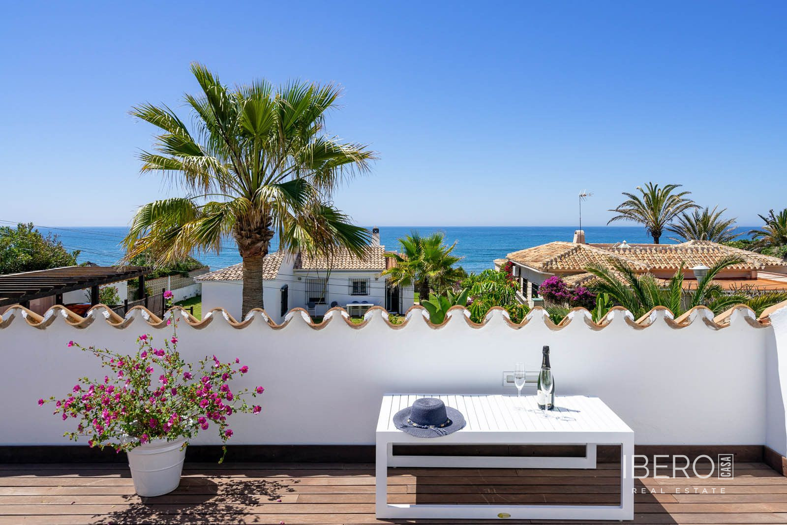 Renovated 3-bedroom house with sea view, Marbesa