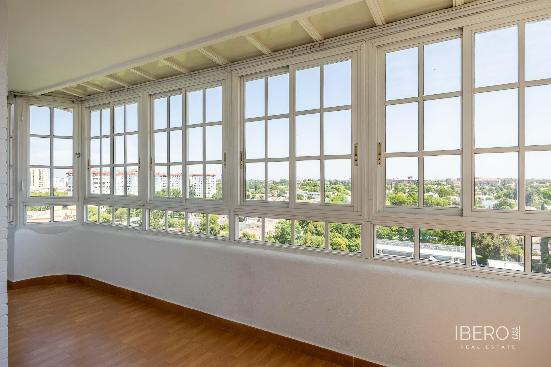 Apartamento de 4 dormitorios, Sevilla