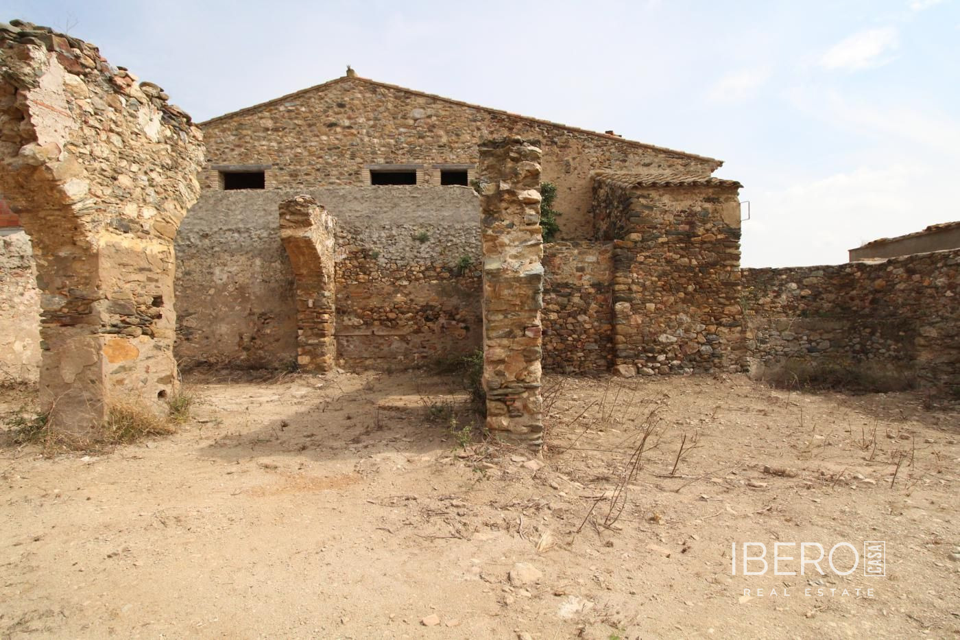 Casa de 23 dormitorios, Garriguella