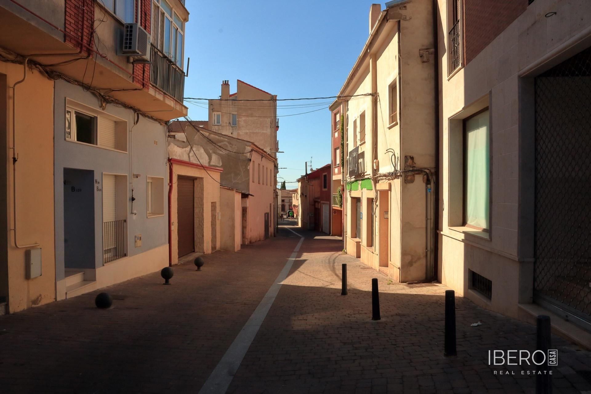 6-bedroom house, iscar
