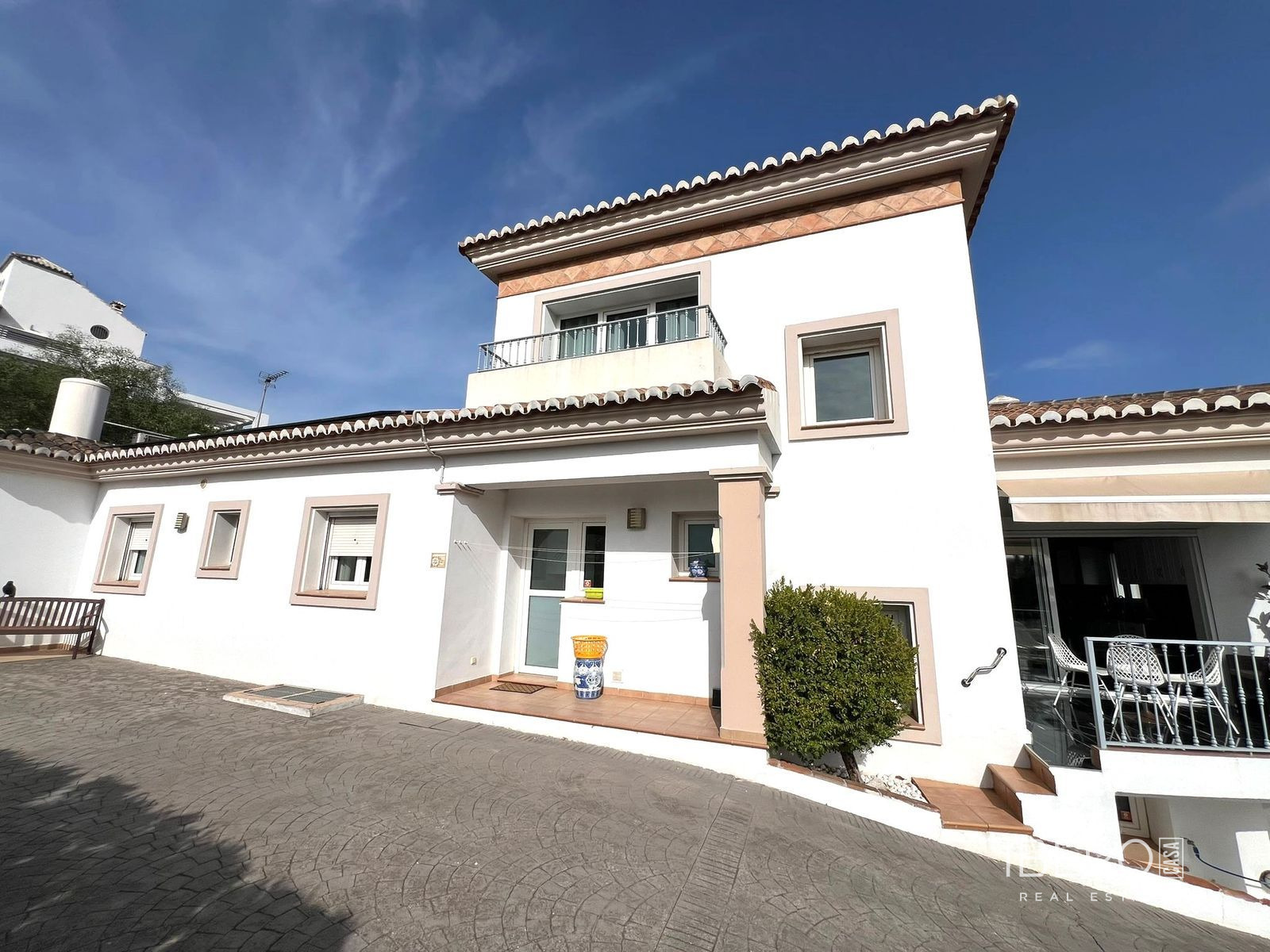 Casa reformada de 6 dormitorios, Sierrezuela