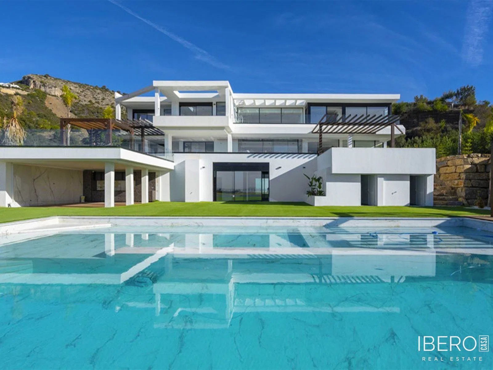 New-build 5-bedroom house with sea view, Benahavís