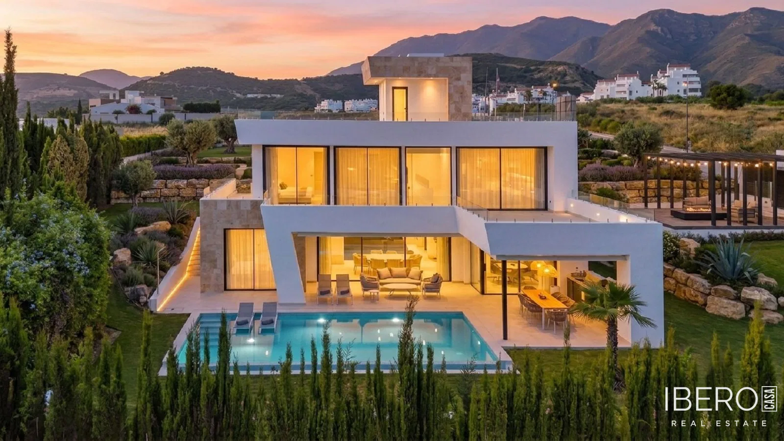 Nový dům se 4 ložnicemi a výhledem na moře, Estepona