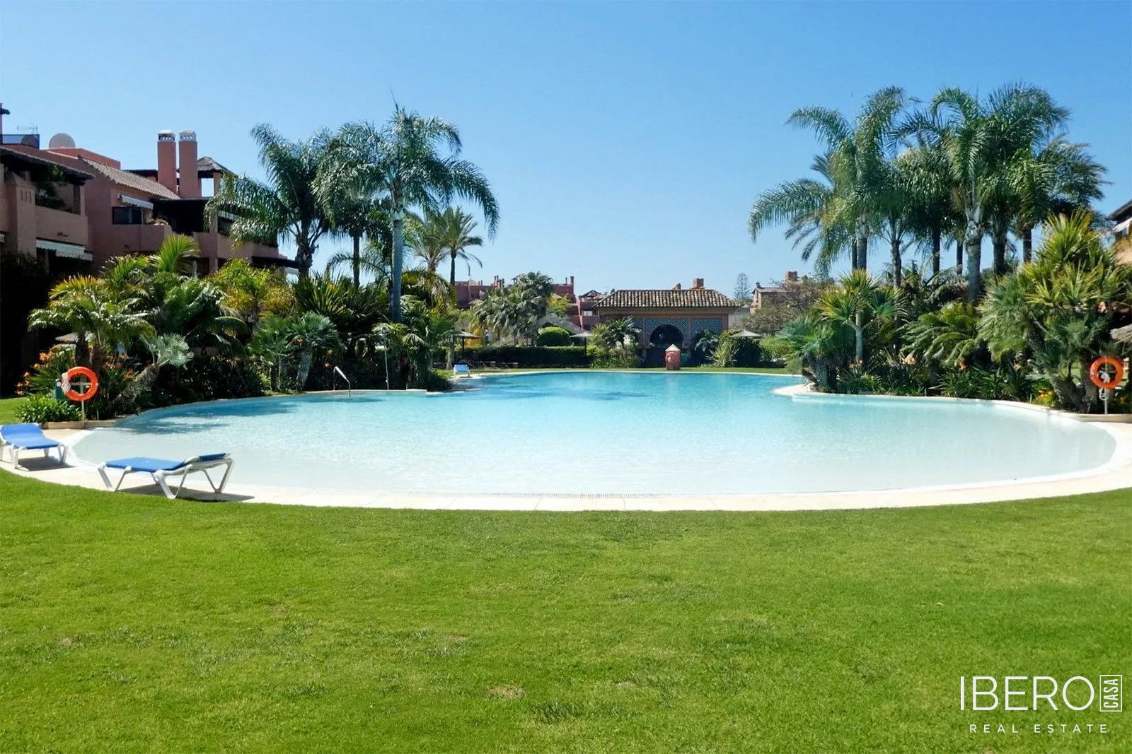 Apartamento de 2 dormitorios cerca del mar, Guadalmina Baja