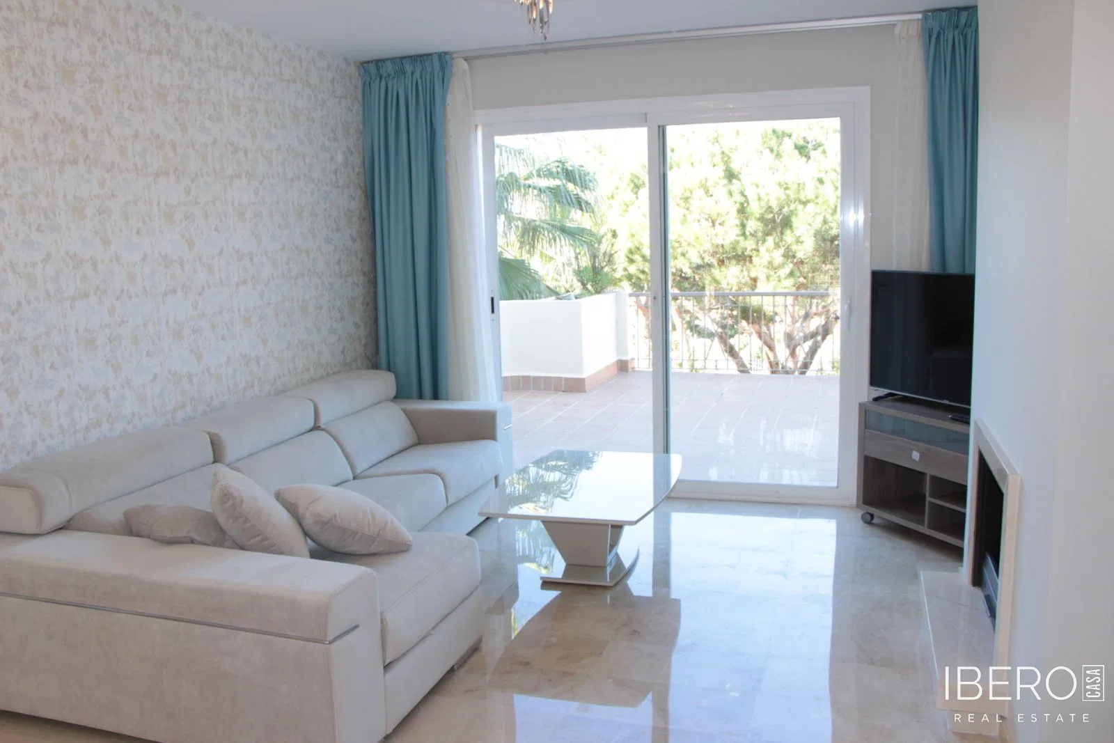 Zrekonstruovaný apartmán se 2 ložnicemi a výhledem na moře, Marbella