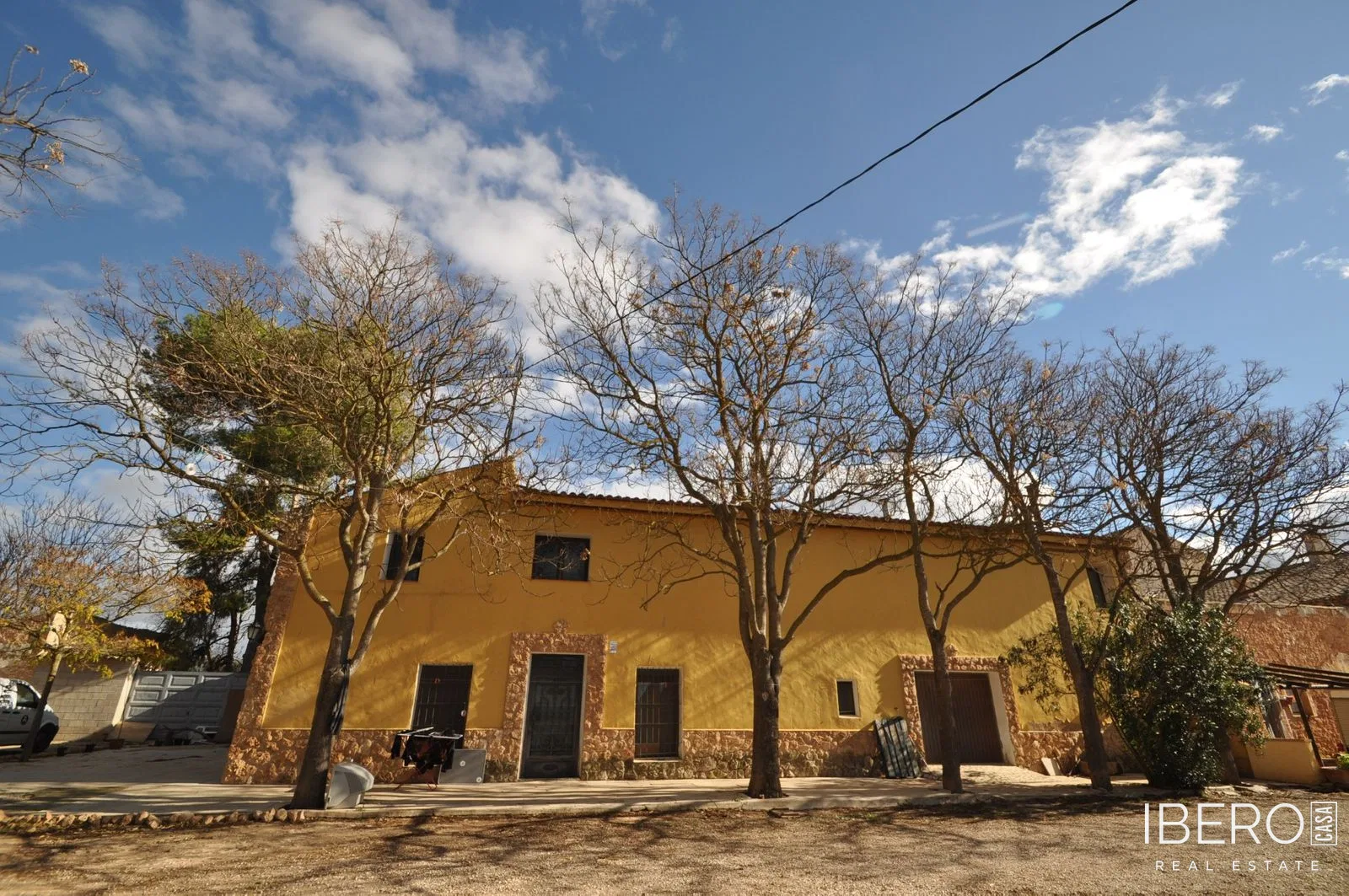 Casa de 5 dormitorios con chimenea, Yecla
