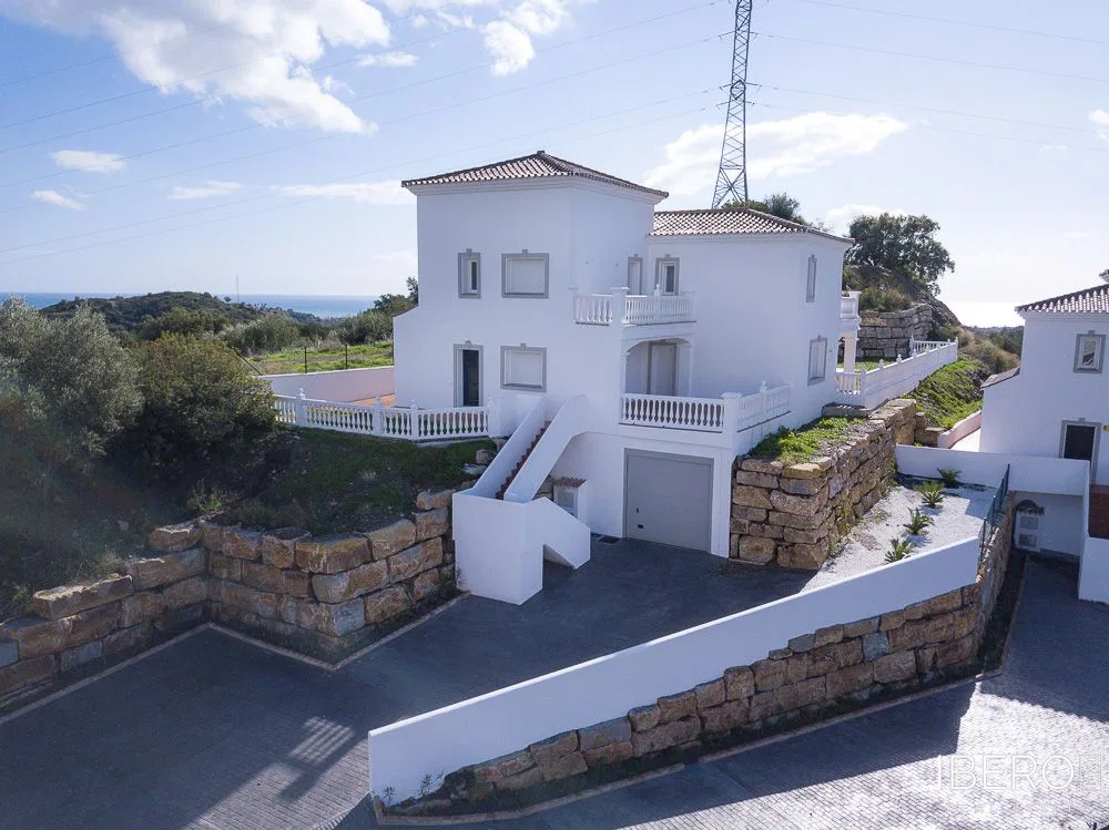 Zrekonstruovaný dům se 4 ložnicemi a výhledem na moře, Estepona