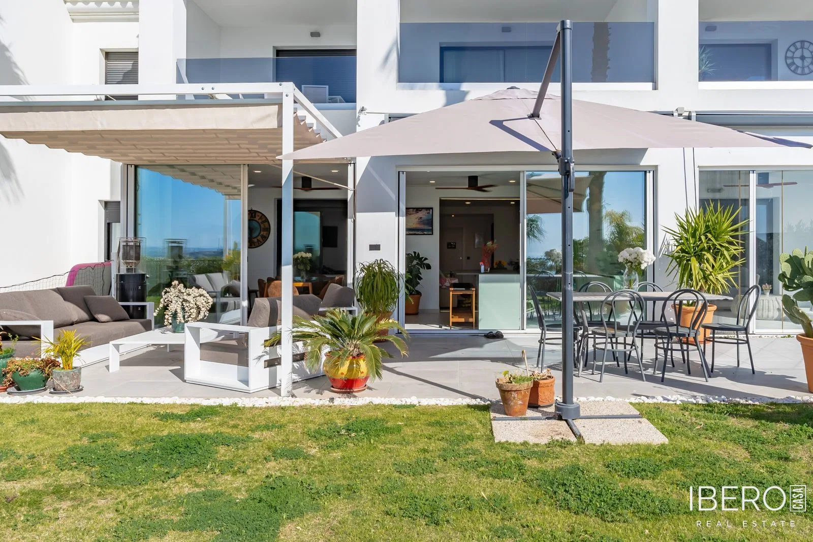 Zrekonstruovaný apartmán se 4 ložnicemi a výhledem na moře, Estepona