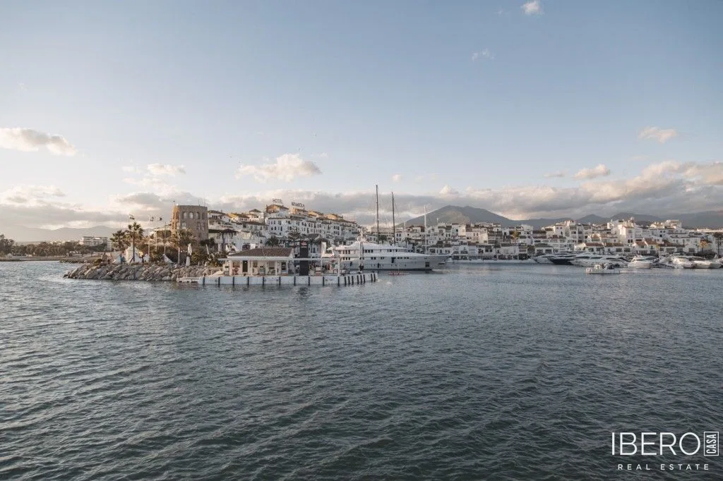 Renovated 3-bedroom apartment with sea view, Puerto Banús