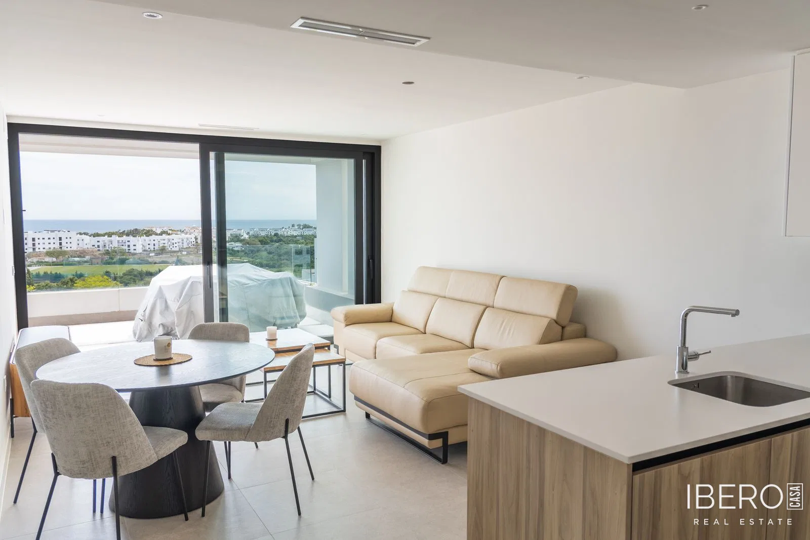 New-build 2-bedroom apartment with sea view, Estepona