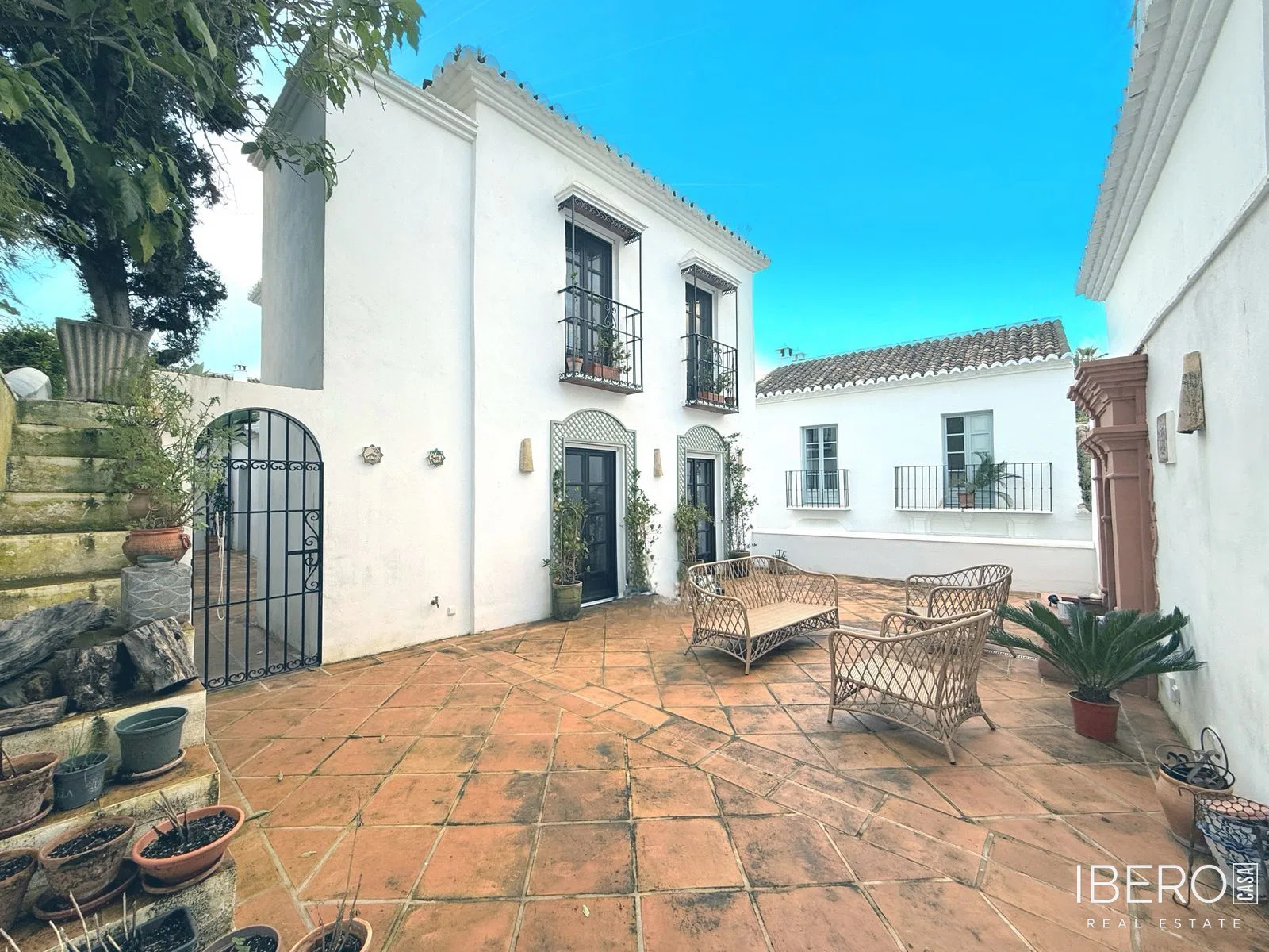 Zrekonstruovaný dům se 4 ložnicemi kousek od moře, Marbella