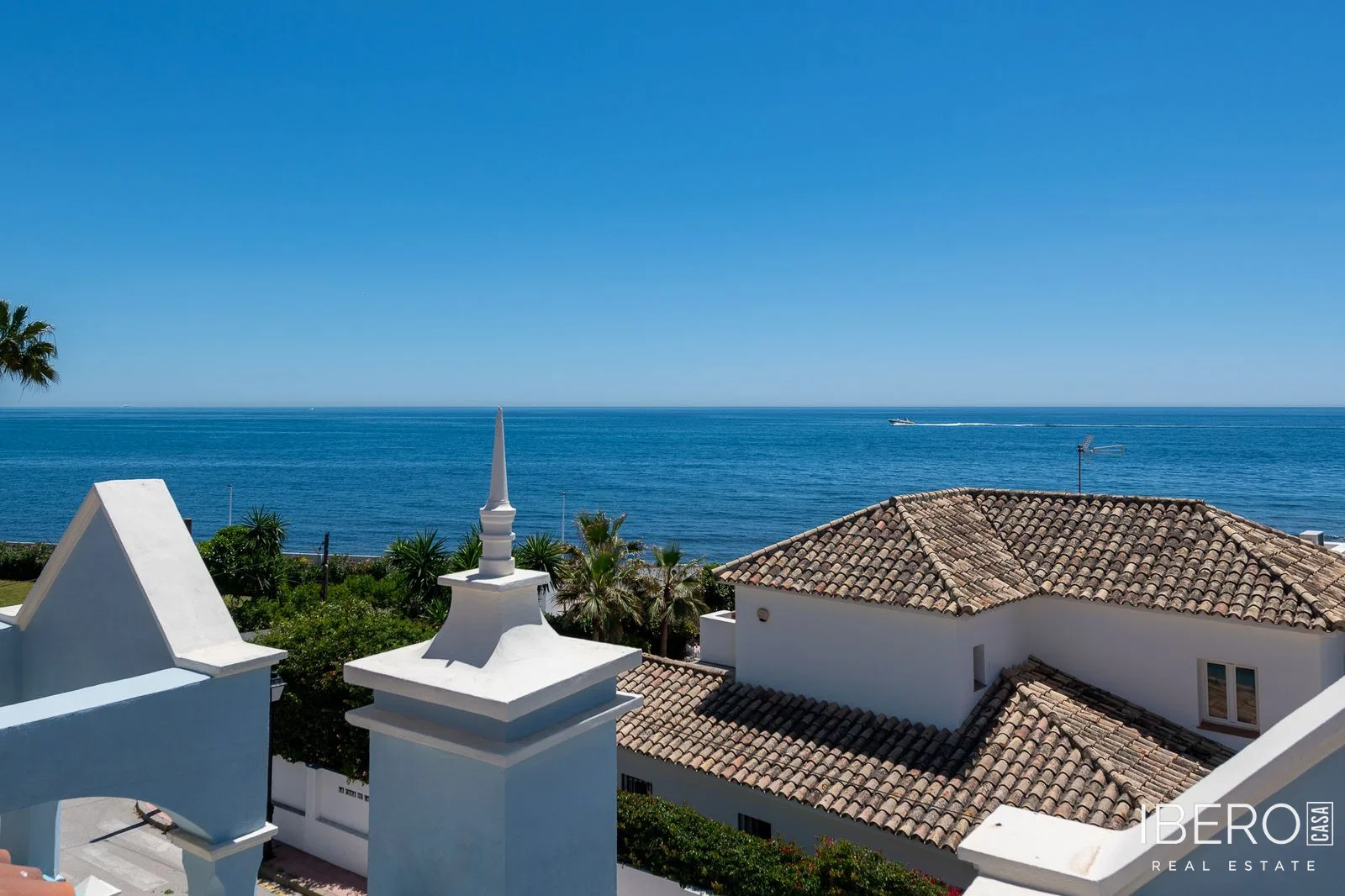 Casa reformada de 6 dormitorios con vistas al mar, Puerto Banús