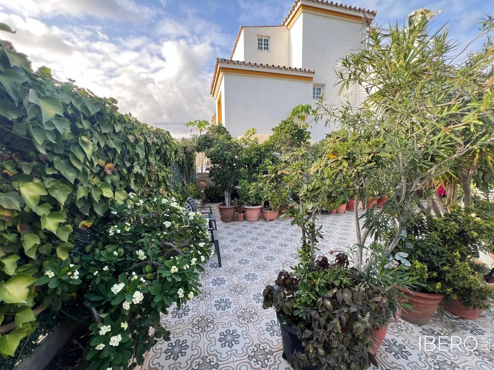 Původní dům se 7 ložnicemi kousek od mariny, Estepona