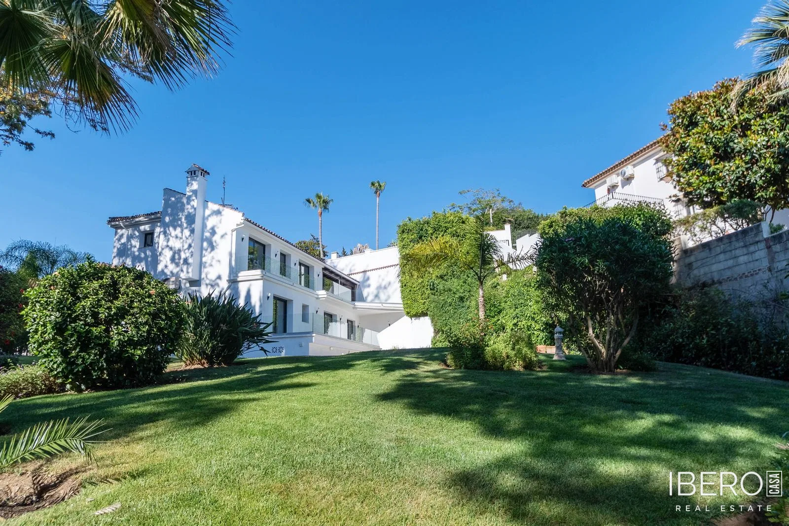 Zrekonstruovaný dům se 4 ložnicemi a výhledem na moře, Marbella