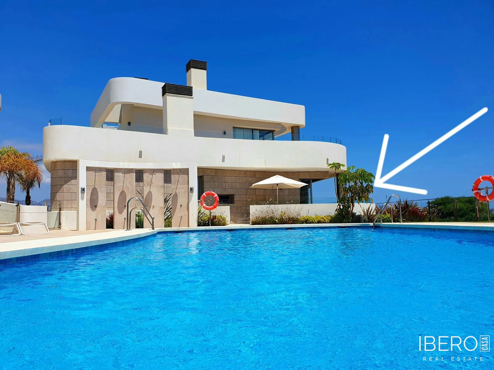 Apartamento de 3 dormitorios con vistas al mar, Mijas