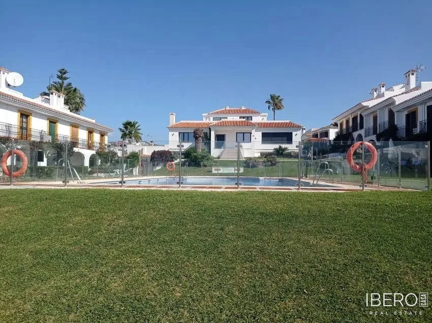 Casa de 4 dormitorios con vistas al mar, Calahonda
